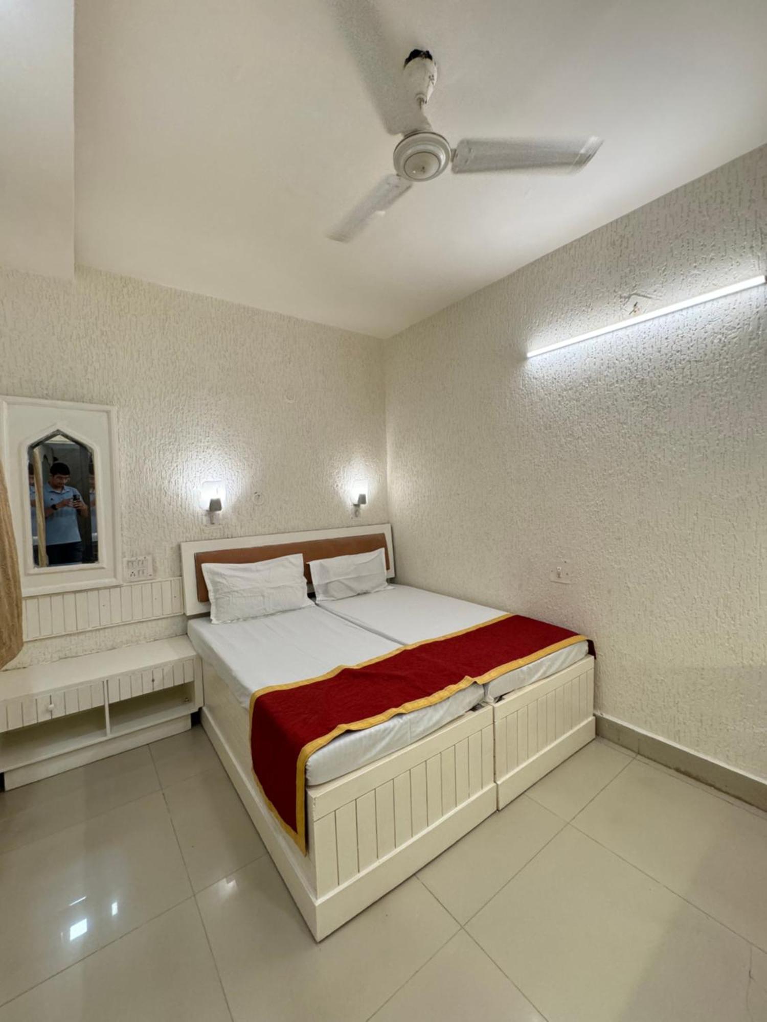אגרה Hotel Kamal Nearest To Taj Mahal מראה חיצוני תמונה