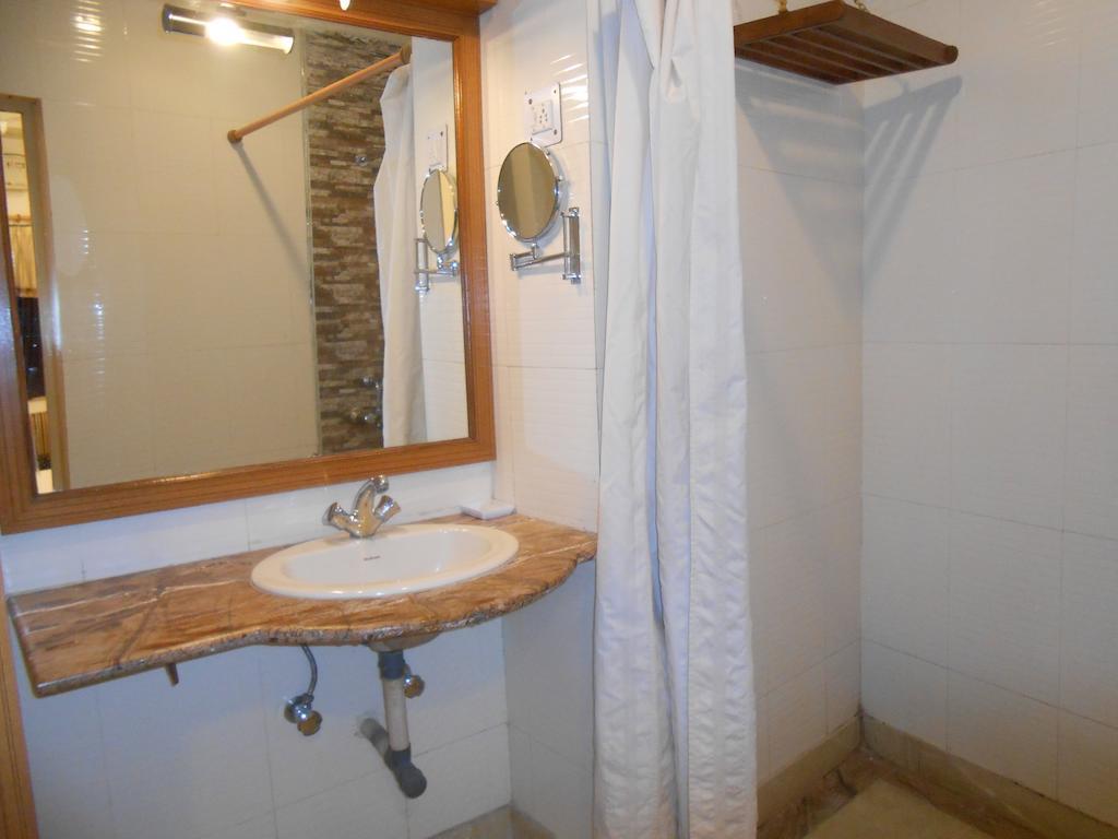 אגרה Hotel Kamal Nearest To Taj Mahal חדר תמונה